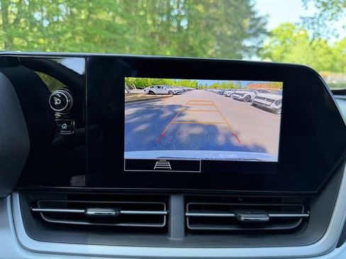 Used 2025 Chevrolet Trax LS FWD image 21