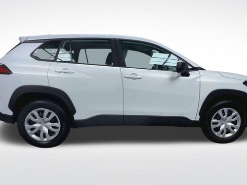 Used 2024 Toyota Corolla Cross L image 9