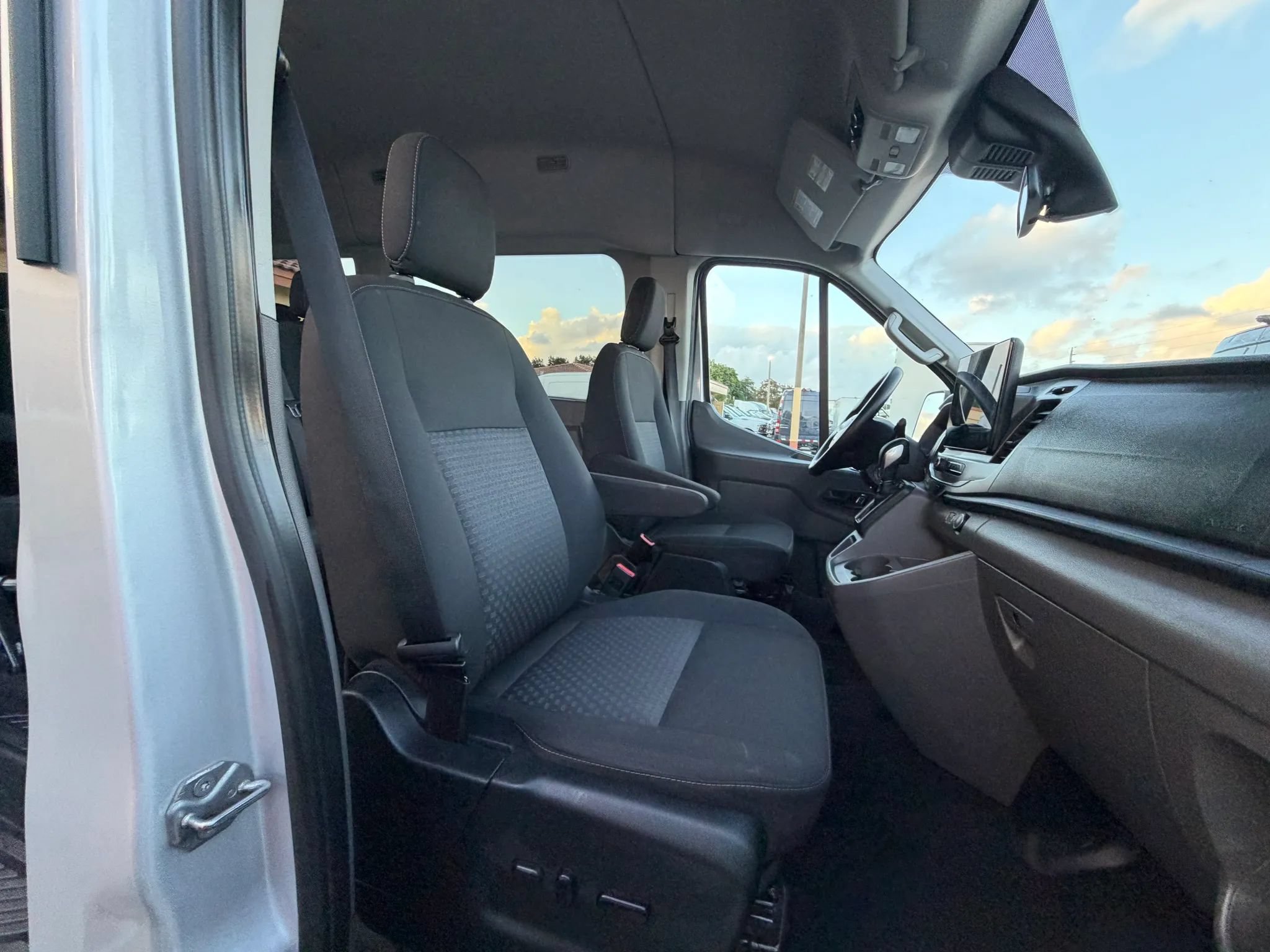 Used 2022 Ford Transit 350 XLT RWD image 16