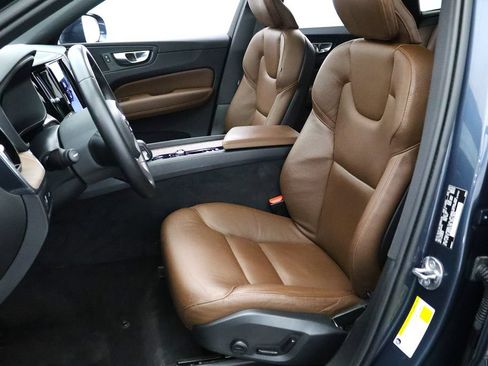 Used 2022 Volvo XC60 B5 Momentum AWD/4WD image 11