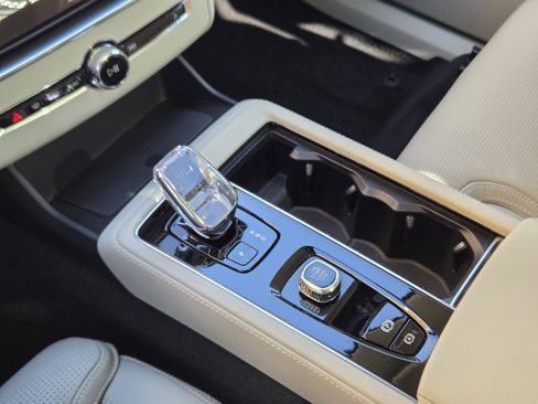 New 2026 Volvo XC90 B6 Ultra image 23