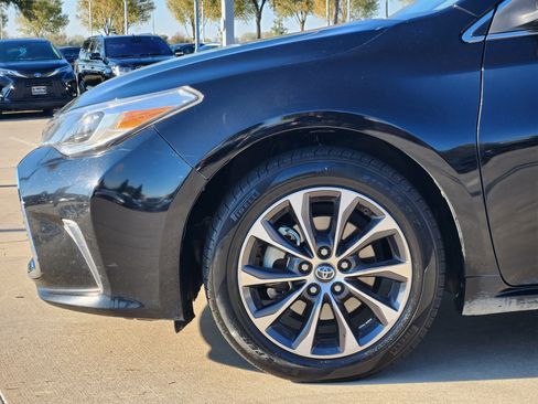 Used 2016 Toyota Avalon XLE Premium image 9