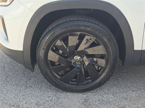 Used 2024 Volkswagen Atlas SE FWD image 9