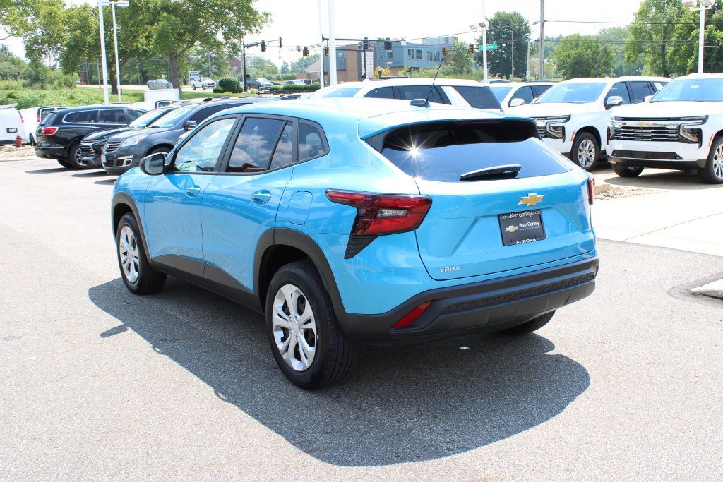 Certified 2025 Chevrolet Trax LS FWD image 27