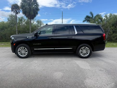 Used 2024 GMC Yukon XL SLT RWD image 4