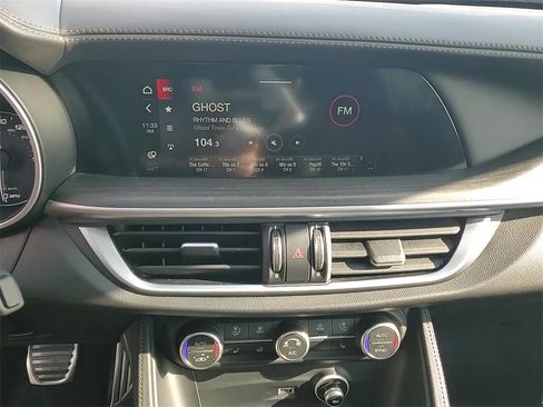 Used 2022 Alfa Romeo Stelvio Ti image 17