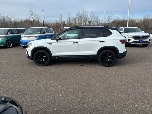 Certified 2024 Volkswagen Taos SE image 49