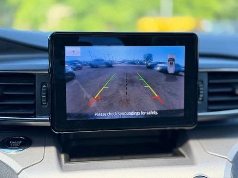 Used 2023 Ford Explorer XLT w/ Equipment Group 202A AWD/4WD image 29