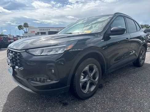 Used 2025 Ford Escape ST-Line Select AWD/4WD image 3