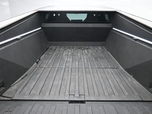 Used 2024 Tesla Cybertruck AWD Crew Cab image 24