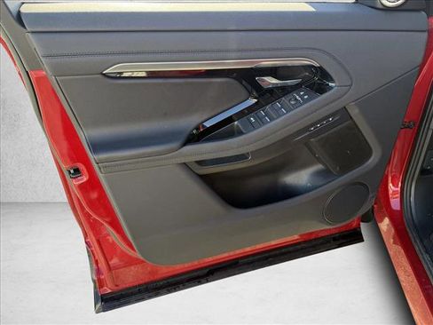 Used 2023 Land Rover Range Rover Evoque R-Dynamic SE image 13