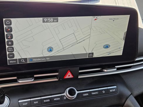 Used 2024 Hyundai Elantra Limited FWD image 21