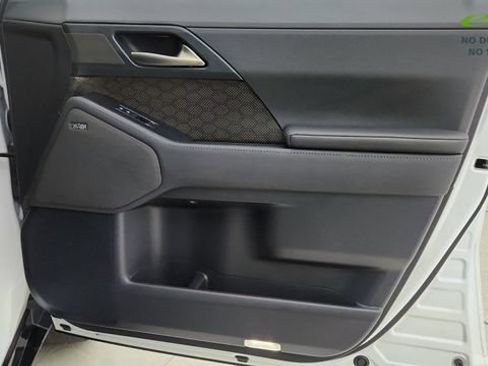 Used 2024 Lexus GX 550 w/ Accessory Package (31) AWD/4WD image 24