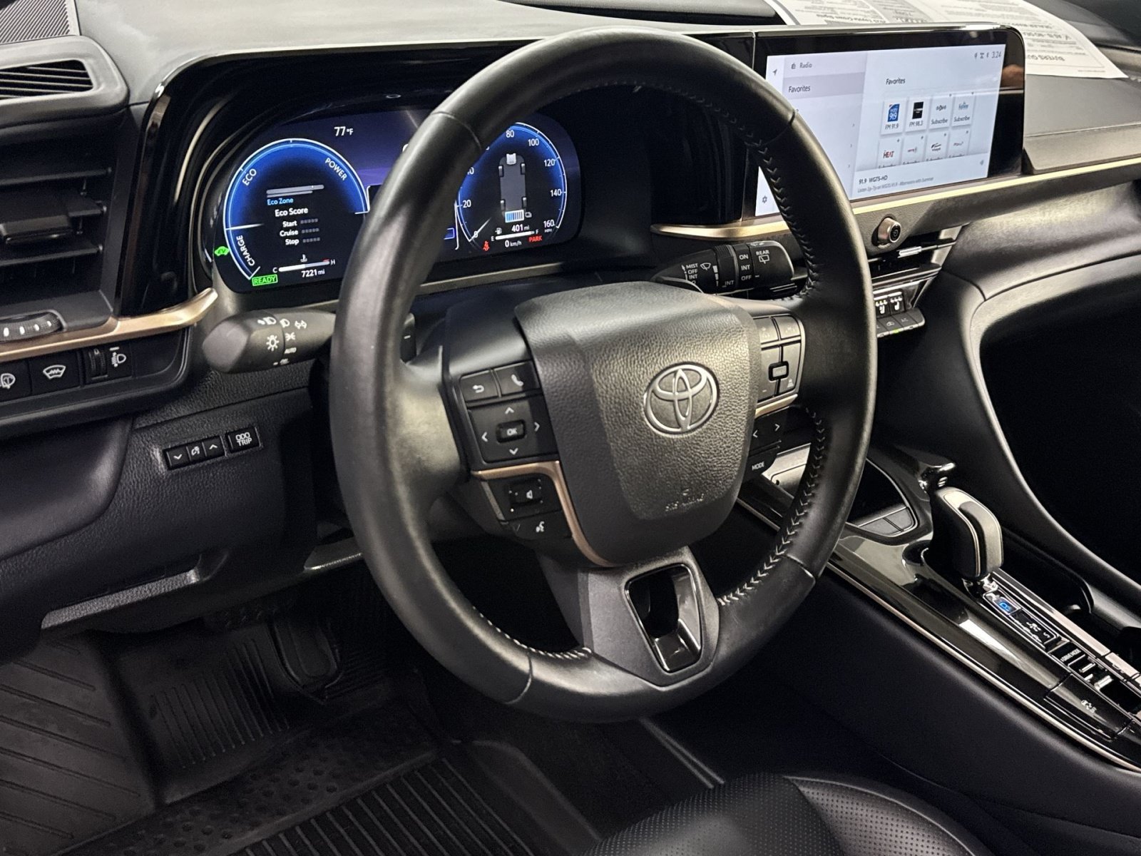 Used 2025 Toyota Crown Signia AWD/4WD image 27