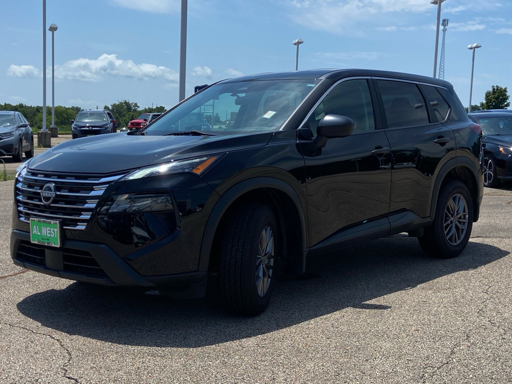 Used 2024 Nissan Rogue S AWD/4WD image 7