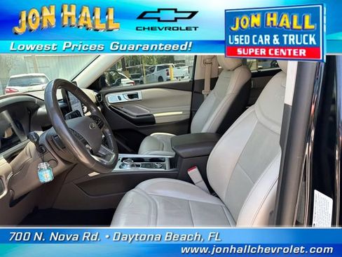 Used 2020 Ford Explorer Platinum w/ Premium Technology Package AWD/4WD image 18