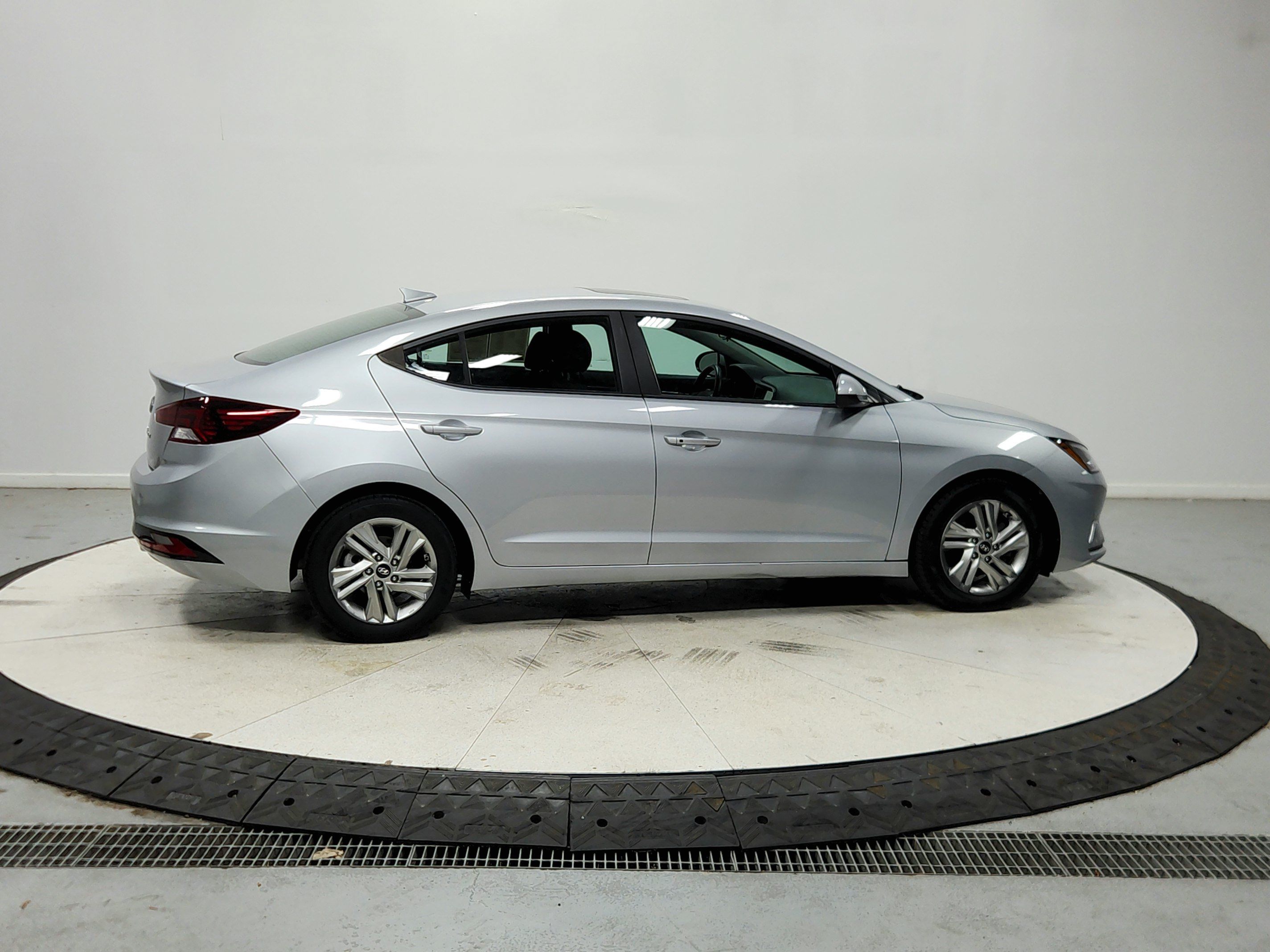 Used 2020 Hyundai Elantra Value Edition w/ Cargo Package (C1) FWD image 9