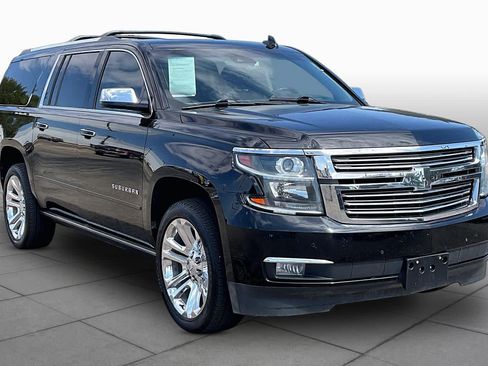 Used 2020 Chevrolet Suburban Premier w/ Premier Plus Edition RWD image 3