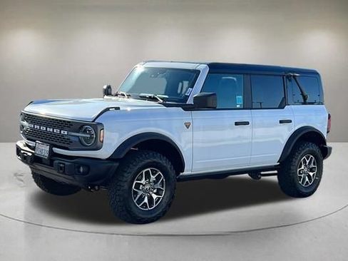 Certified 2025 Ford Bronco Badlands AWD/4WD image 2