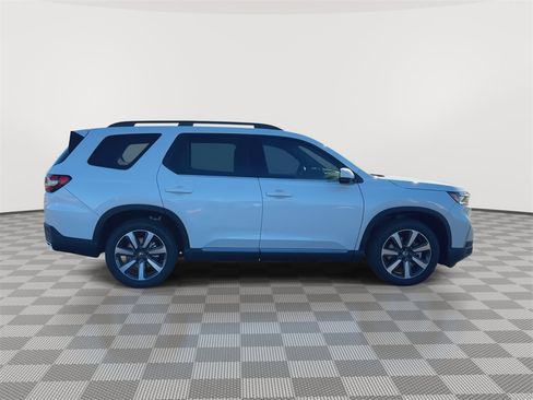 New 2025 Honda Pilot Touring image 9