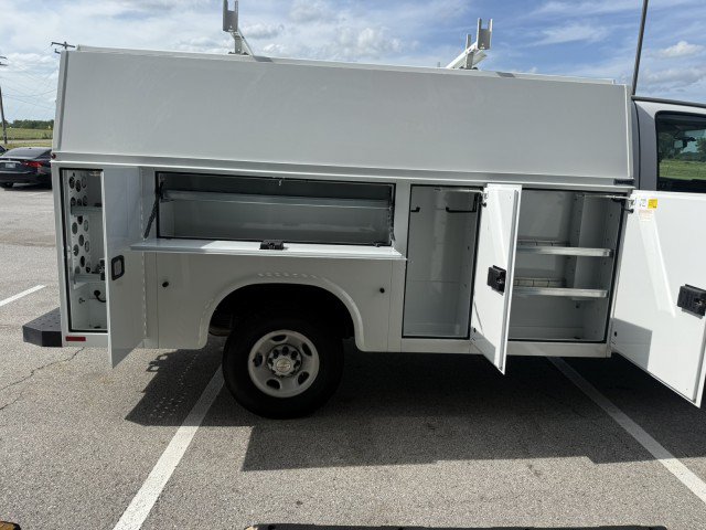 Used 2024 Chevrolet Express 3500 w/ Power Convenience Package RWD image 15