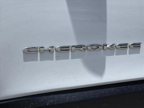 Used 2021 Jeep Cherokee Latitude Lux FWD image 8