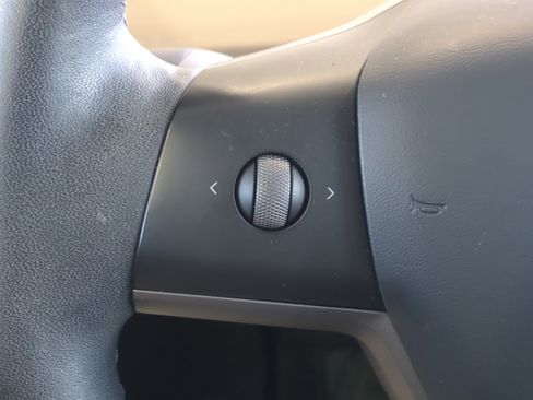 Used 2023 Tesla Model Y Long Range image 28