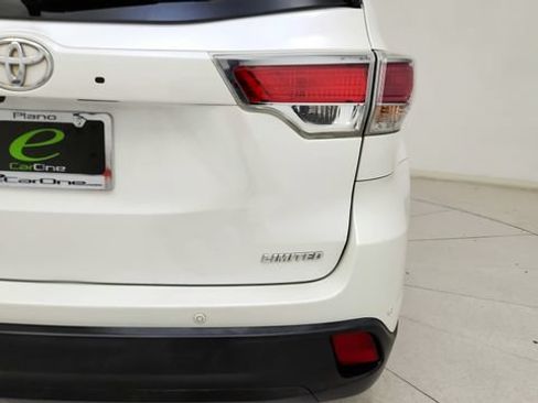 Used 2015 Toyota Highlander Limited Platinum FWD image 28