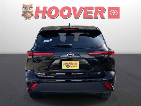 Used 2022 Toyota Highlander L image 3