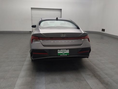 Used 2025 Hyundai Elantra SEL FWD image 6