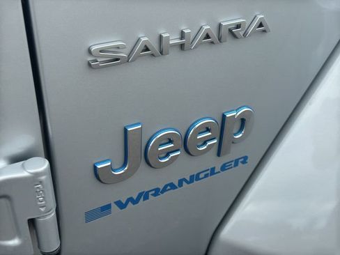 Used 2023 Jeep Wrangler Unlimited Sahara w/ Cold Weather Group AWD/4WD image 22