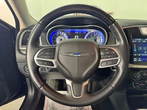 Used 2018 Chrysler 300 Limited AWD/4WD image 13
