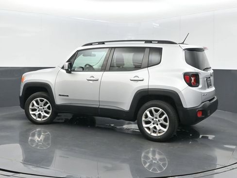 Used 2015 Jeep Renegade Latitude AWD/4WD image 5