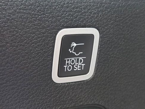 Used 2024 Jeep Wagoneer Series II w/ Flexible Seating Group image 19