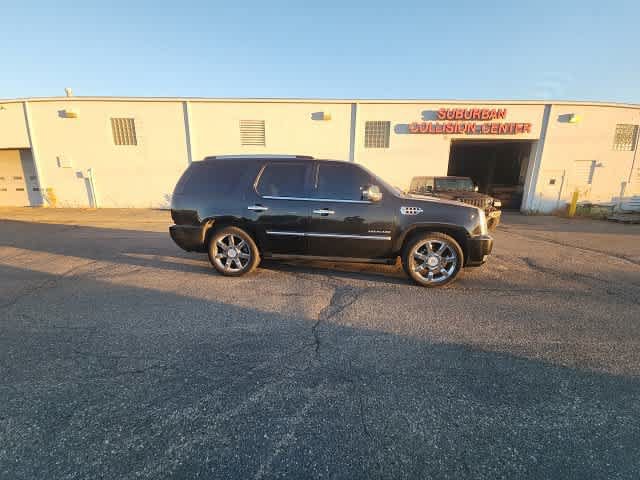 Used 2011 Cadillac Escalade Premium AWD/4WD image 18