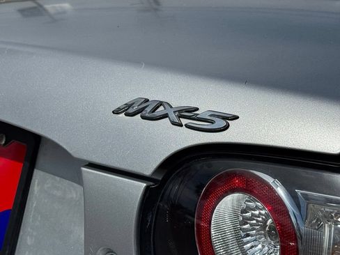 Used 2006 MAZDA MX-5 Miata Sport RWD image 23