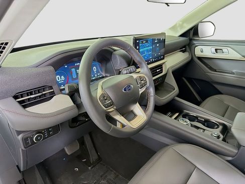New 2025 Ford Explorer Active w/ Active Comfort Package image 9
