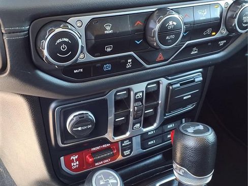 Used 2024 Jeep Wrangler Unlimited Rubicon 4xe AWD/4WD image 10