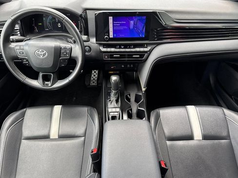 Used 2025 Toyota Camry SE image 14