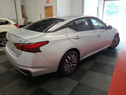 Used 2024 Nissan Altima 2.5 SV FWD image 11