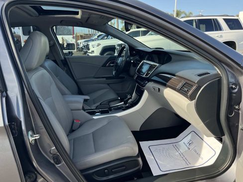 Used 2016 Honda Accord Touring image 29