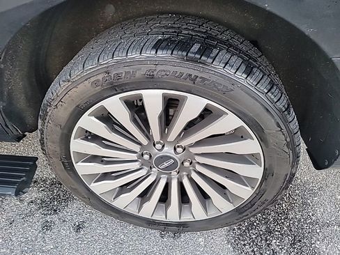 Used 2019 Lincoln Navigator L Reserve image 7