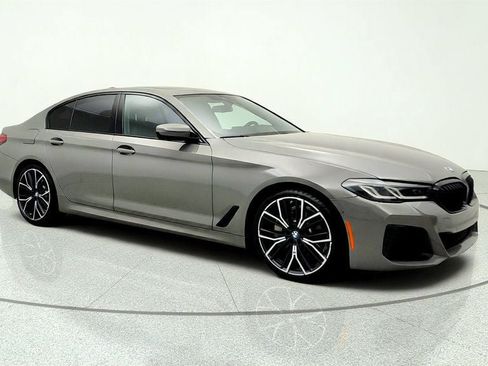 Used 2022 BMW 530i w/ M Sport Package RWD image 3