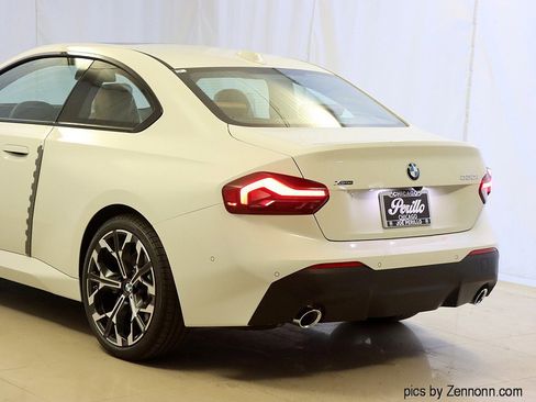 Used 2025 BMW 230i xDrive Coupe w/ Premium Package image 8