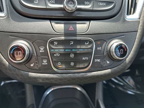 Used 2019 Chevrolet Malibu LT FWD image 19