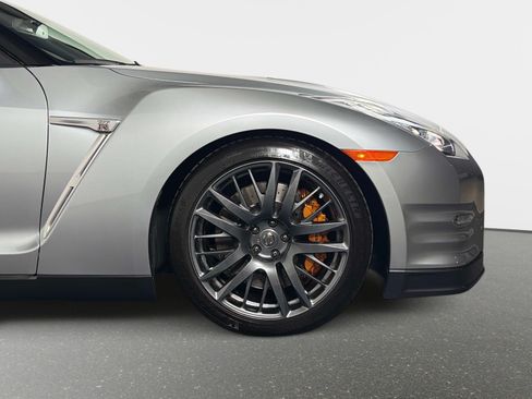 Used 2016 Nissan GT-R Premium AWD/4WD image 21