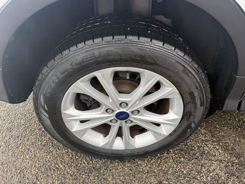 Used 2017 Ford Escape SE image 8