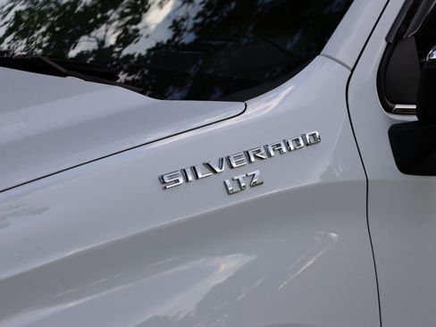 Used 2022 Chevrolet Silverado 1500 LTZ w/ LTZ Premium Package image 11