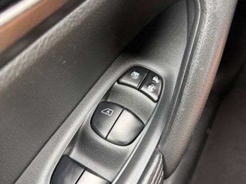 Used 2019 Nissan Rogue Sport S AWD/4WD image 18