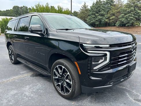 Used 2025 Chevrolet Suburban RST w/ Comfort Package RWD image 18